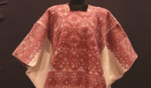 Mujer Huipil- Urdimbres y Puntadas, un tributo al arte textil indígena