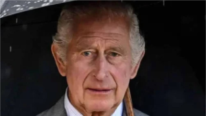 Carlos III es hospitalizado por efectos del tratamiento contra el cáncerCarlos III es hospitalizado por efectos del tratamiento contra el cáncer