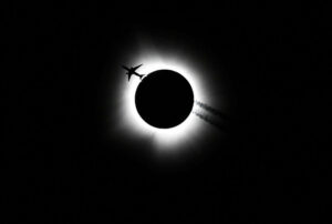 avion-eclipse-Bloomington-indiana-08042024