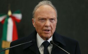 CIUDAD DE MÉXICO, 24ENERO2019.- Alejandro Gertz Manero, Fiscal General de la República, y Felipe de Jesús Muñoz Vázquez, Subprocurador Especializado en Investigación de Delitos Federales, ofrecieron una conferencia de prensa en la cual aseguró que se están siguiendo averiguaciones previas desde 2015 de las cuales se han derivado seis proceso penales en contra de funcionarios de la Secretaría de Desarrollo, Agrario, Territorial y Urbano (Sedatu) por el caso conocido como la "estafa maestra". FOTO: FGR /CUARTOSCURO.COM