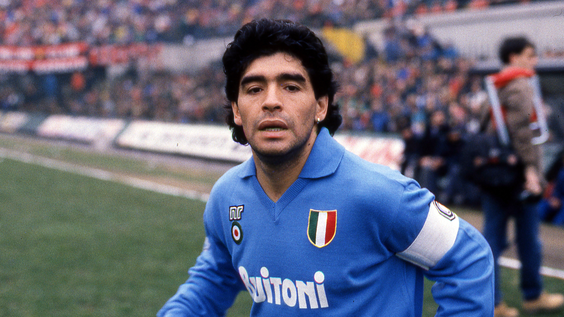 maradona-con-la-maglia-del-napoli_fk09euzk8xqg1dl8h1ja771vq
