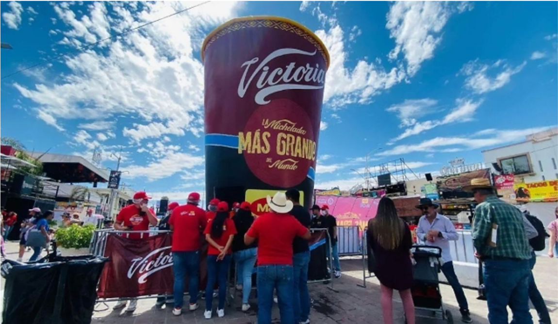 Rompen Récord Guinness con michelada gigante en la Feria de San Marcos