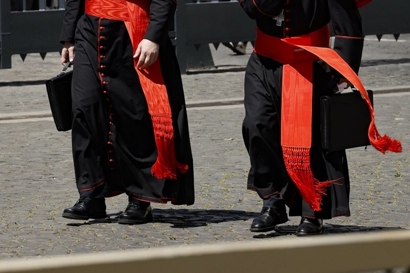 Cardinals continue general congregation after Pope Francis&#039; death