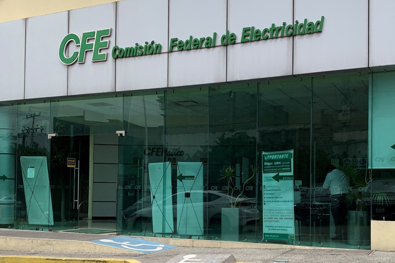CFE celebra aniversario con nostalgia del presidente de México por su pasado