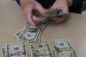 dolares-remesas-consumidores-estados-unidos-aranceles-1536x1024