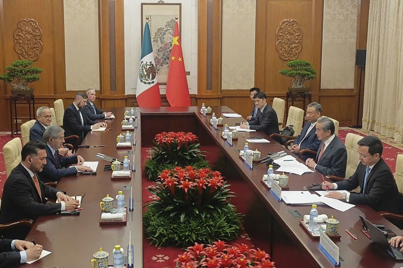 El canciller mexicano destaca en Pekín la histórica "relación comercial" con China