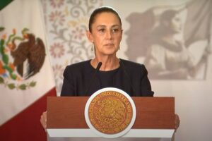 sheinbaum-maestros-15-mayo-1536x1024