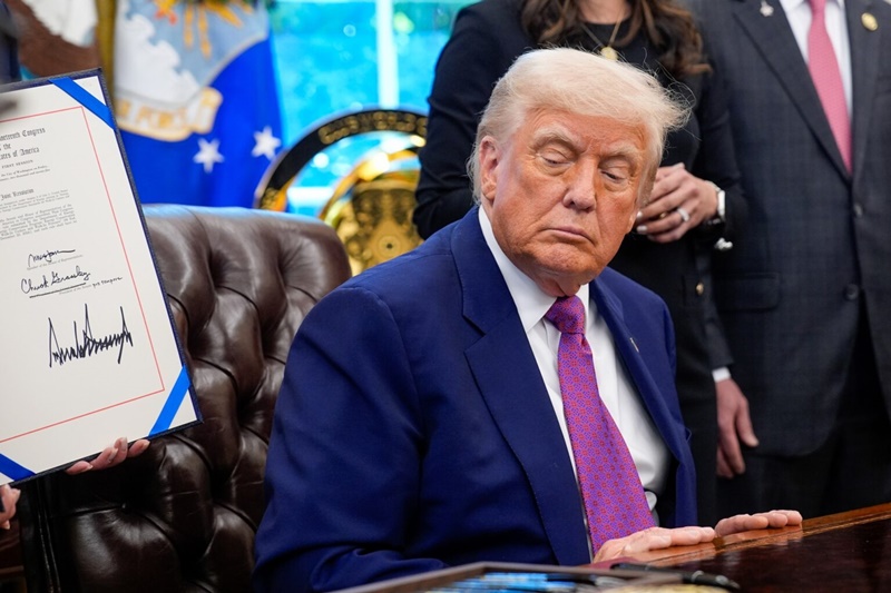 Trump firmará mañana una orden para reducir hasta un 80 % precio de medicinas con receta