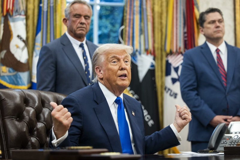 Trump anuncia el fin de los bombardeos a los hutíes porque estos decidieron "capitular"