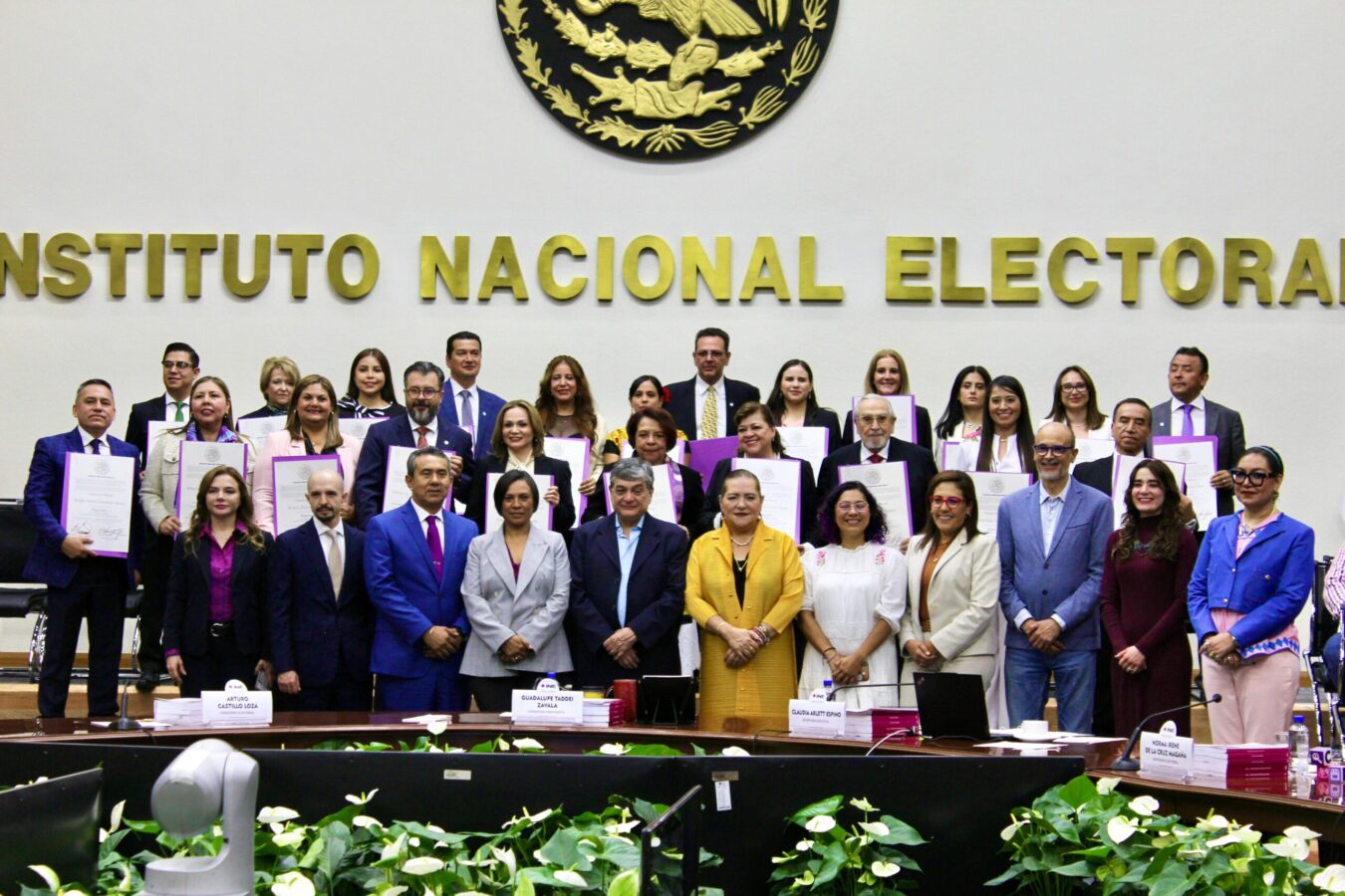 Celia Maya García recibe constancia para el Tribunal de Disciplina Judicial-2