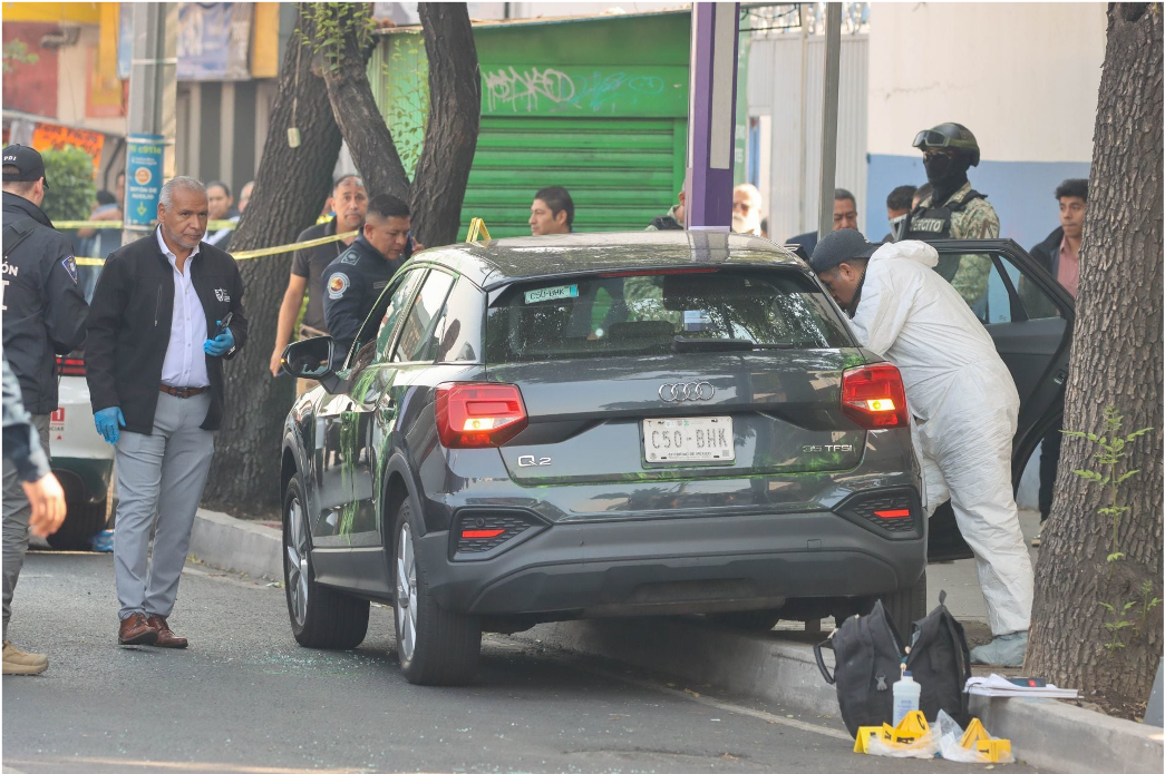Investigan a policías por alterar escena del crimen de colaboradores de Clara Brugada en CDMX