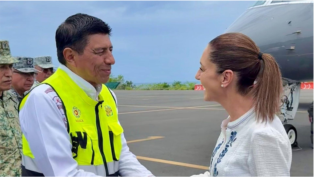 Sheinbaum sobrevuela zonas afectadas por el huracán “Erick” en Oaxaca antes de continuar gira en Quintana Roo