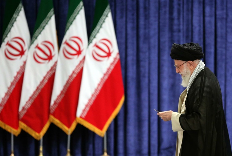 Jameneí advierte a EEUU de que no intervenga en la guerra y avisa de "daño irreparable"