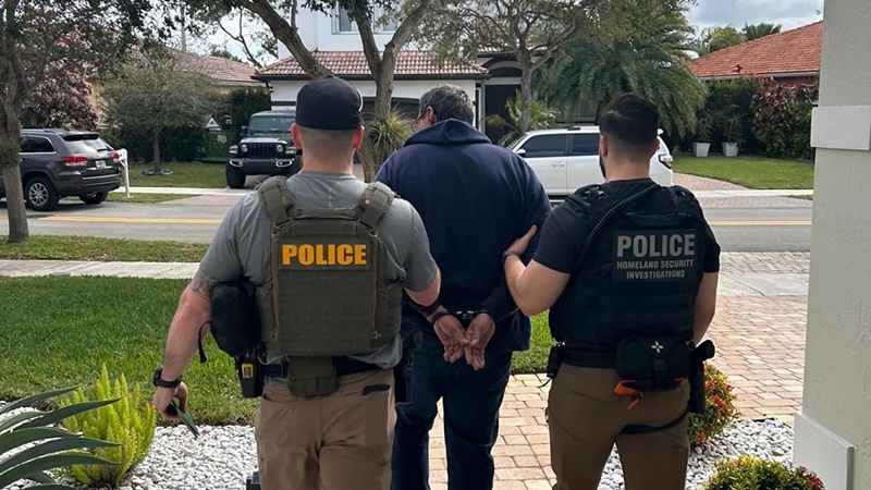 La Administración Trump detiene a casi 1.000 inmigrantes indocumentados el domingo