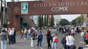 se-desata-pelea-entre-trabajadores-del-tsj-cdmx-y-supuesto-grupo-de-choque-videos-105456