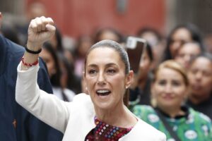 La presidente de México Claudia Sheinbaum vota en las elecciones judiciales