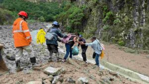 suman-76-muertes-y-39-desaparecidos-por-fuertes-lluvias-en-cinco-estados-1536x864