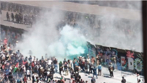 Segob lanza llamado urgente a mantener protestas pacíficas tras violencia en el Zócalo