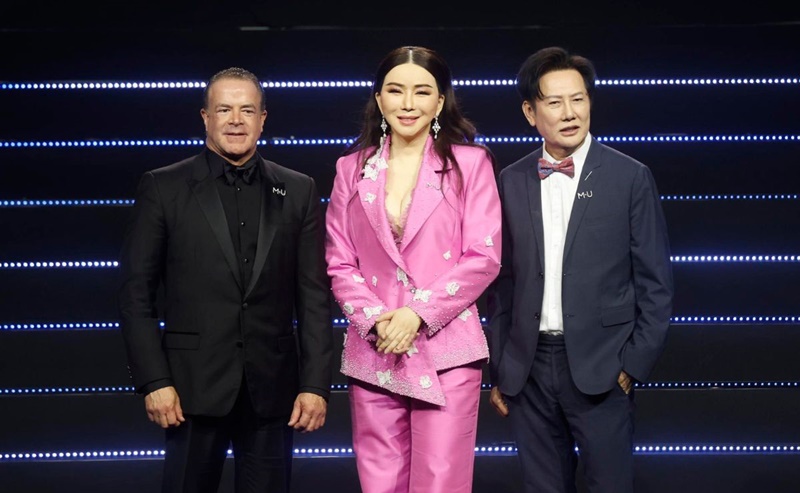 el-presidente-de-miss-universo-raul-rocha-cantu-la-directora-ejecutiva-y-copropietaria-anne-jakrajutatip-y-el-presidente-de-miss-universo-tailandia-nawat-itsaragrisil