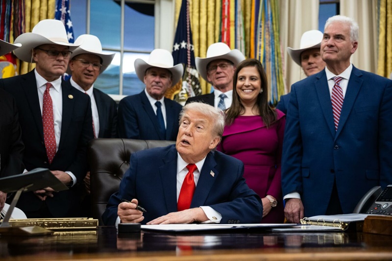 Trump minimiza nuevas fotos con Epstein publicadas por el Congreso: &quot;No son gran cosa&quot;
