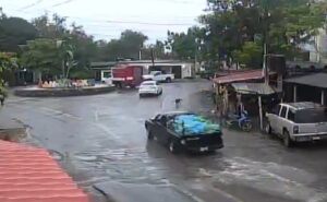 camioneta-utilizada-como-coche-bomba-en-coahuayana