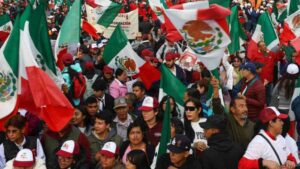 la-marcha-del-tigre-llena-el-zocalo-rumbo-al-acto-por-los-siete-anos-de-la-4t-1-1536x864