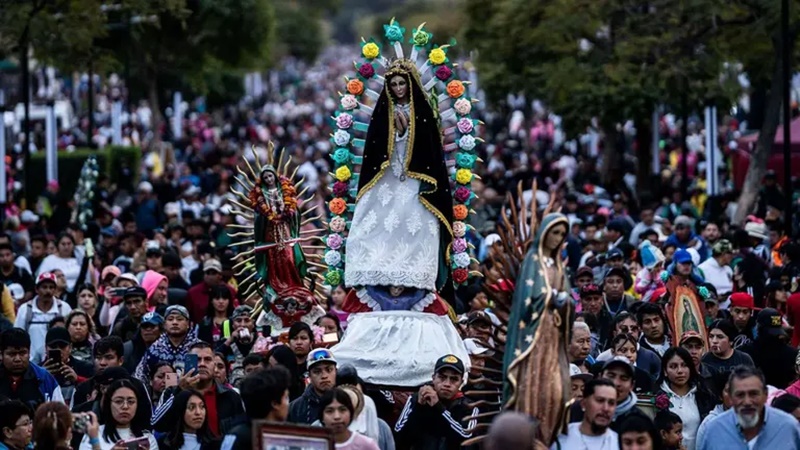 peregrinos-basilica-guadalupe