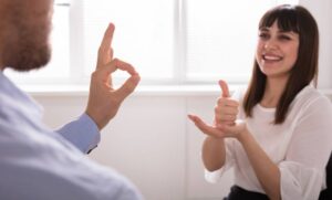 si-a-la-inclusion-de-personas-con-sordera-1632327788