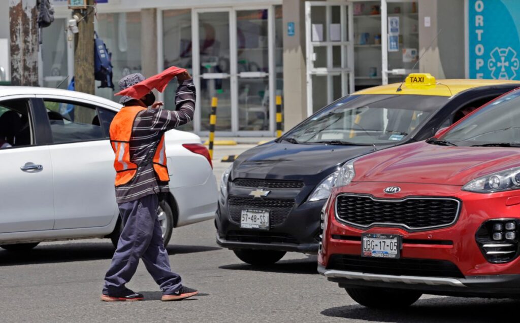 emplearan-franeleros-operar-parquimetros-agencia