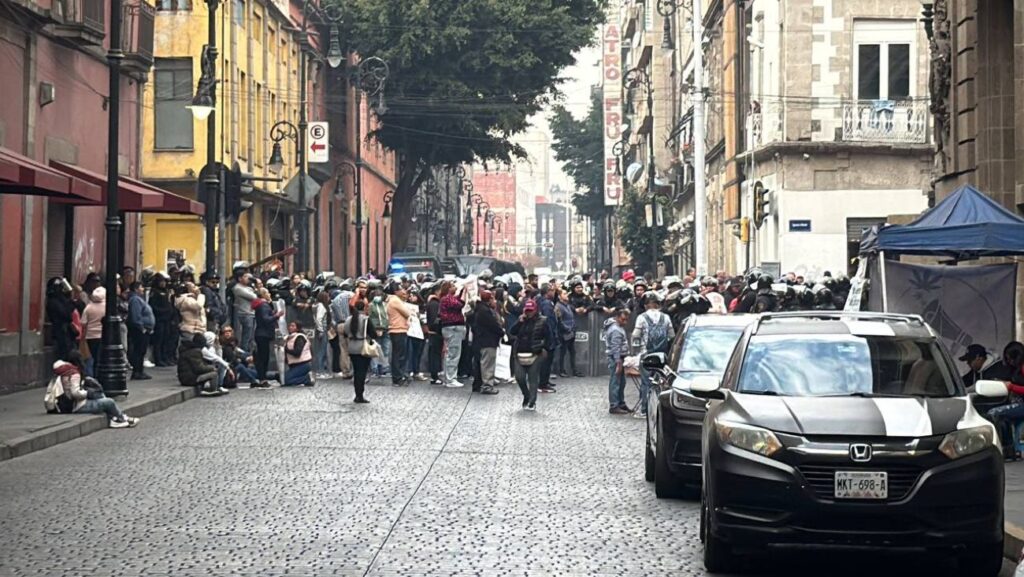 manifestantes-en-congreso-cdmx