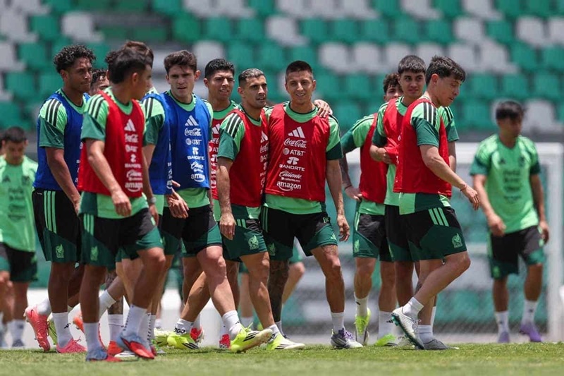 Chivas-lidera-convocatoria-de-Mexico-contra-Islandia