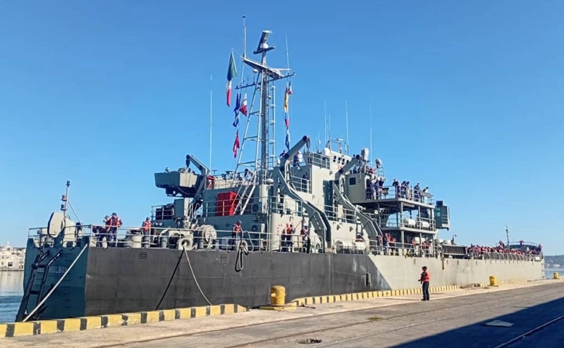 buque-de-la-marina-que-traslado-ayuda-humanitaria-a-cuba