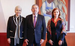 canciller-de-la-fuente-con-luz-elena-banos-y-ana-luisa-vallejo