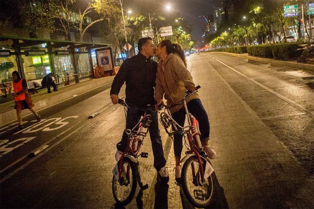 ¡Amor sobre ruedas! Todo lo que debes saber del Paseo Nocturno de San Valentín 2026 en CDMX