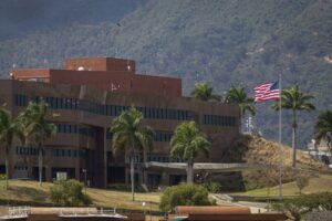 Estados Unidos reanuda oficialmente las operaciones de su Embajada en Venezuela