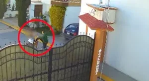 sujeto-golpea-joven-autista-ladrido